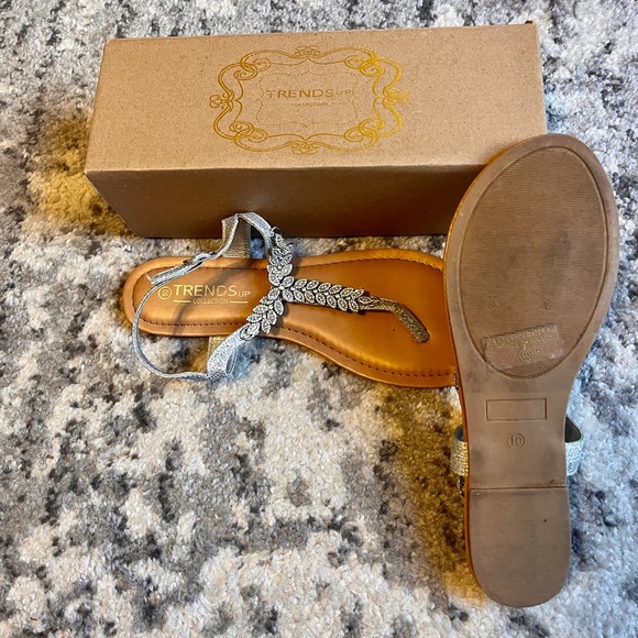 Womens T-Strap buckle flat sandals - SILVER - Picture 3 of 7